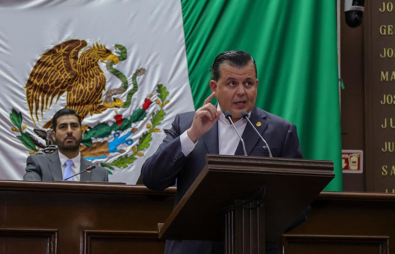Propone Memo Valencia equipar con extintores todas las patrullas de Michoacán para apoyar en incendios