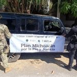 SSP y fuerzas federales detienen a hombre en posesión de armamento, en Apatzingán