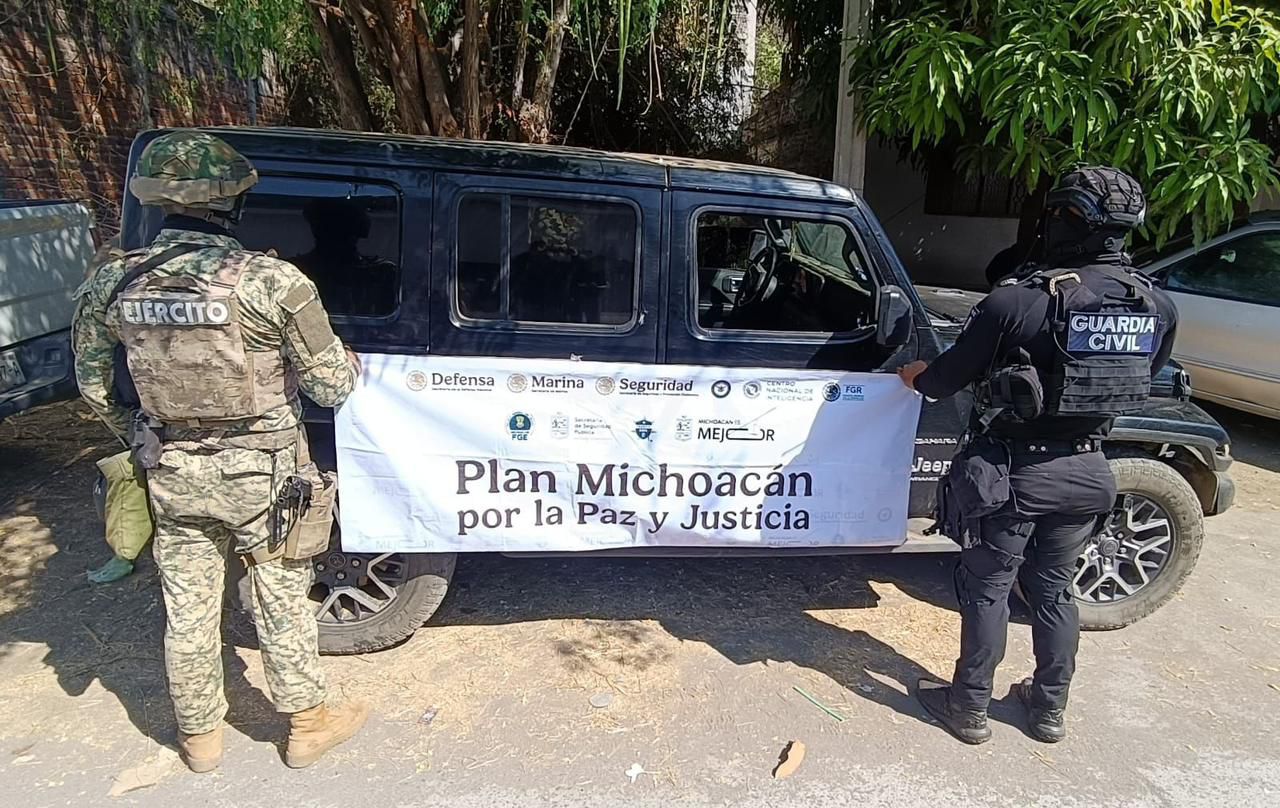 SSP y fuerzas federales detienen a hombre en posesión de armamento, en Apatzingán