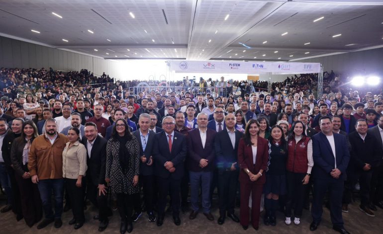 Convoca Bedolla a jóvenes michoacanos a crear red social 100 % mexicana