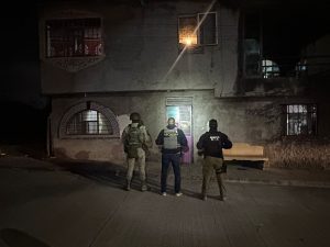 FGE ejecuta dos cateos en Morelia y Tarímbaro, y detiene a dos presuntos responsables de delitos contra la salud