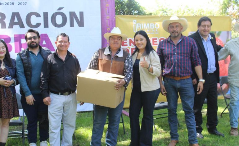 Irimbo fortalece al campo con entrega de planta de fresa a productores