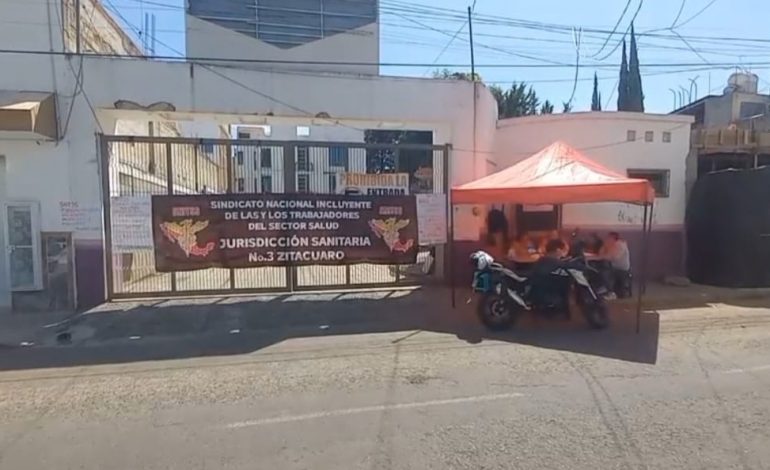 Trabajadores del sector Salud, región Zitácuaro anuncian paro indefinido en Michoacán