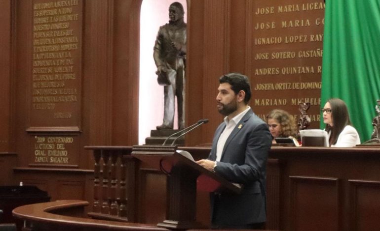 Octavio Ocampo propone proteger los saberes del mezcal michoacano