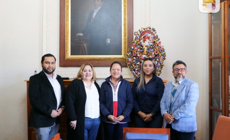 a Presidenta Municipal de Hidalgo, Jeovana Alcántar, recibió en su despacho de Palacio Municipal a los Oficiales del Registro Civil de Ciudad Hidalgo, San Antonio Villalongín, Agostitlán e Irimbo