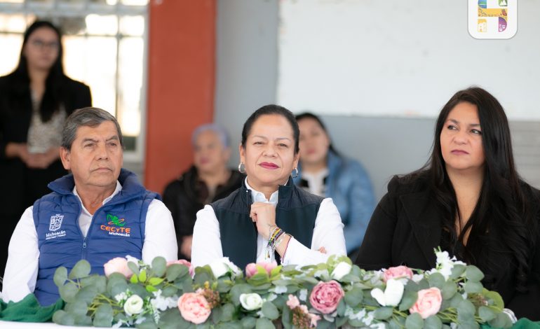 Jeovana Alcántar, inauguró la Techumbre del CEMSAD 36 de la Tenencia de Huajúmbaro.
