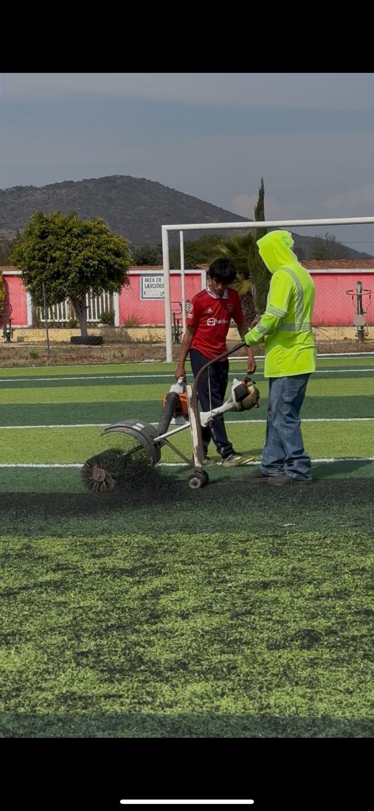 Susy Ruiz, presidenta municipal de Irimbo Impulsa el Rescate de Espacios Deportivos en Tzintzingareo