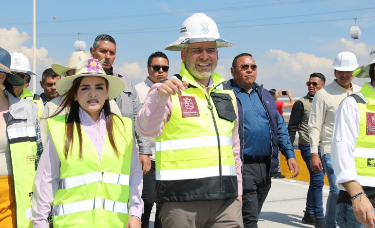 Bedolla abre carriles superiores del Paso La Hielera; agilizará el tránsito de 30 mil vehículos diarios.