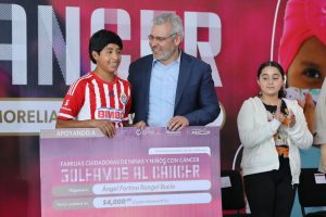 Entrega Bedolla apoyos a 382 familias de niñas y niños con cáncer; garantiza continuidad a tratamientos.