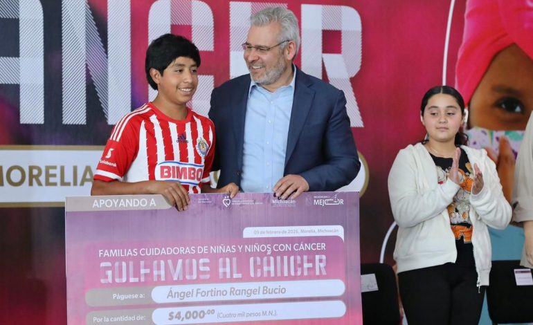 Entrega Bedolla apoyos a 382 familias de niñas y niños con cáncer; garantiza continuidad a tratamientos.