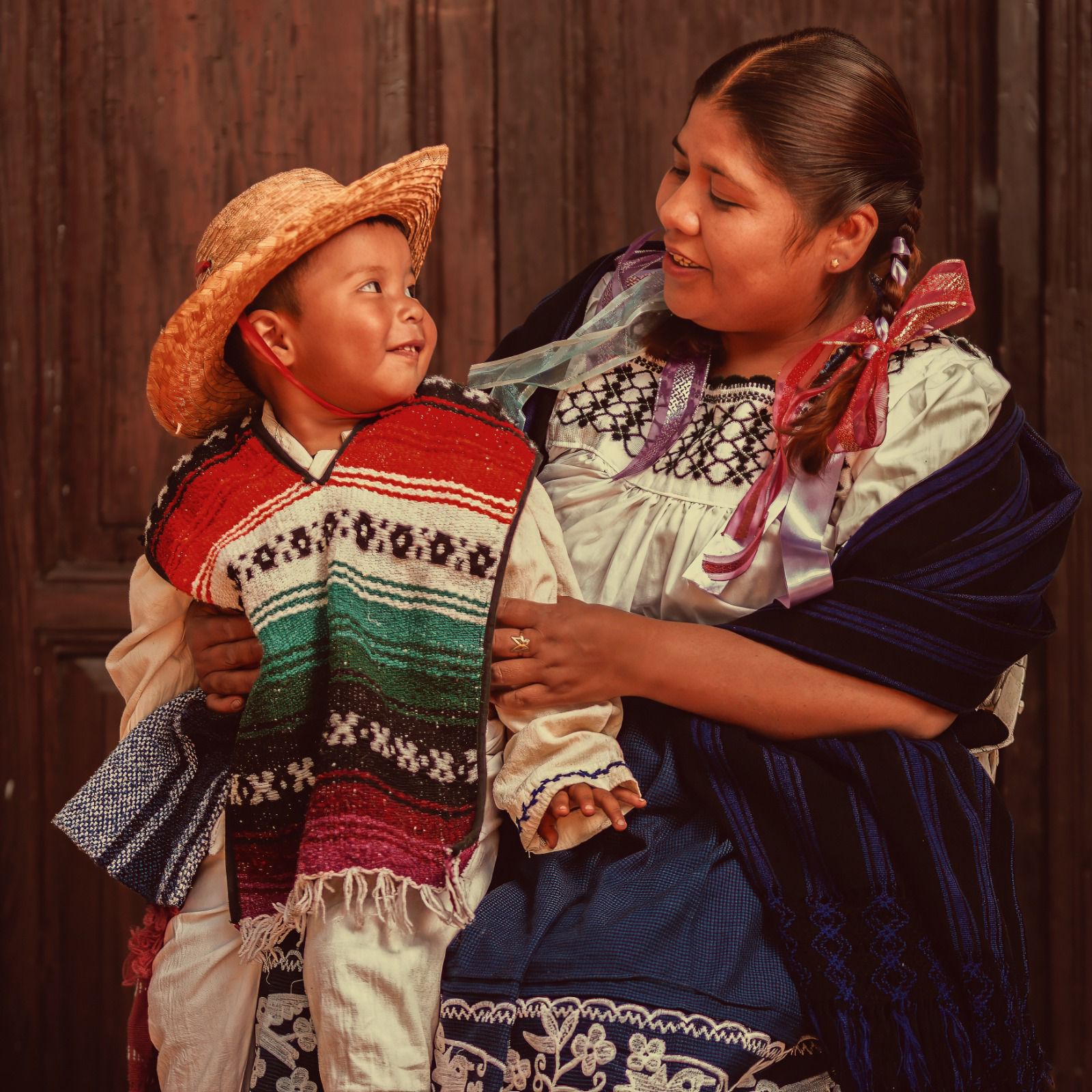 La indumentaria tradicional brillará en el Tianguis de Domingo de Ramos: Secum.