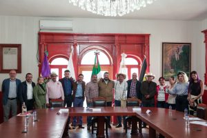 Raúl Zepeda refrenda atención y respaldo institucional a mezcaleros de Michoacán.