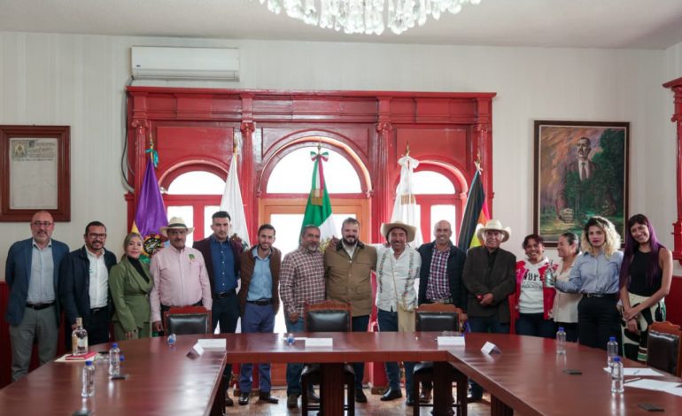Raúl Zepeda refrenda atención y respaldo institucional a mezcaleros de Michoacán.