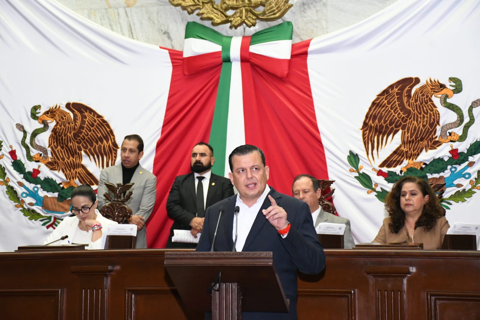 Justicia para víctimas de fraudes de financieras automotrices: Memo Valencia