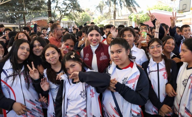 ¿Conoces a una niña curiosa, valiente, creativa y solidaria? Postúlala a la Presea Eréndira.