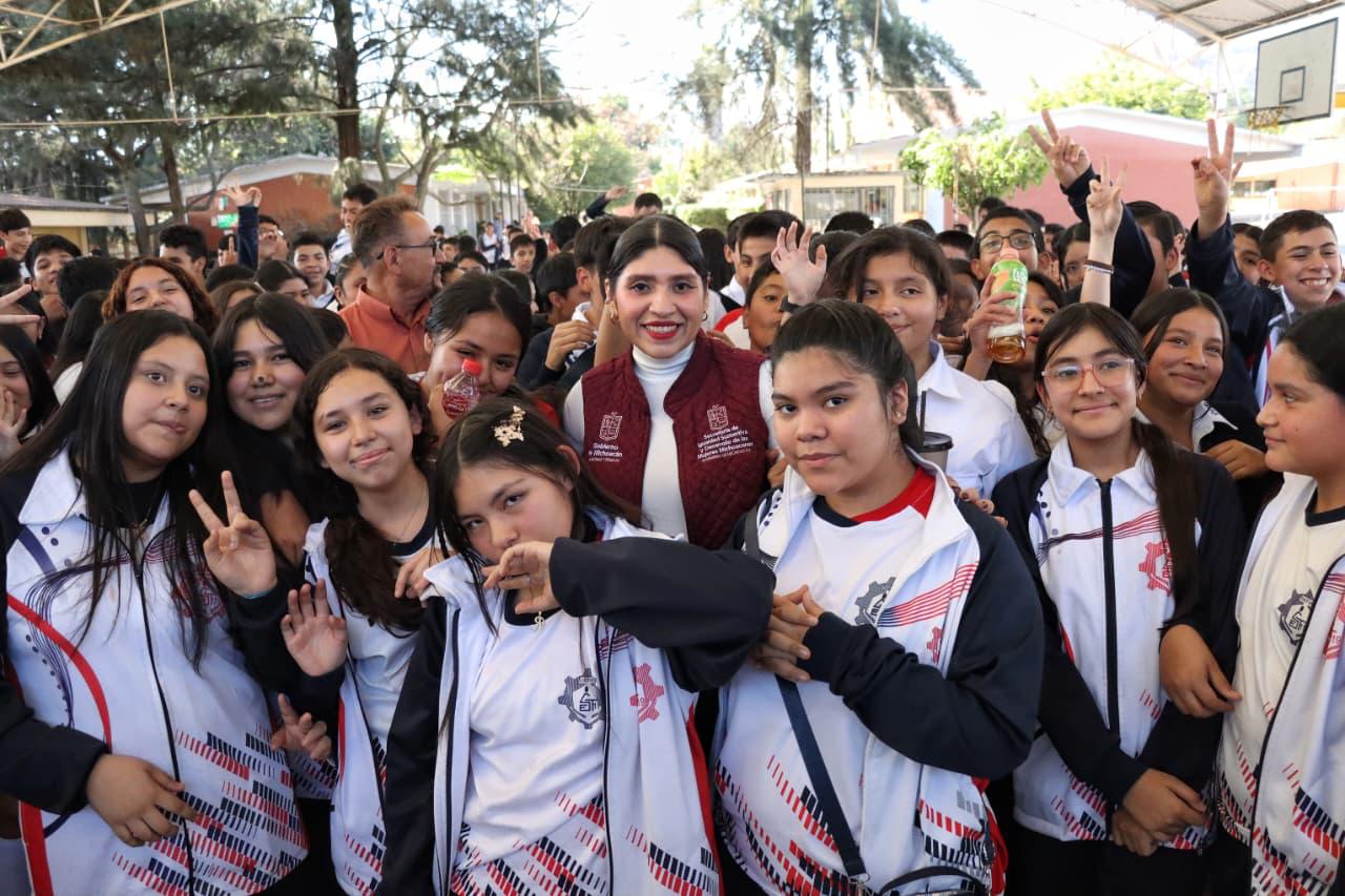 ¿Conoces a una niña curiosa, valiente, creativa y solidaria? Postúlala a la Presea Eréndira.