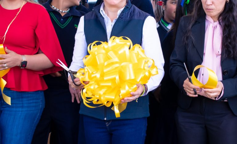 Jeovana Alcántar Encabeza la Inauguración de la Techumbre en el CEMSAD 04 de Agostitlán, Beneficiando a Más de 200 Estudiantes y Familias.