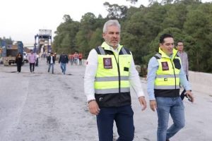 Abierta la circulación vehicular a 4 carriles del tramo carretero Pátzcuaro-Uruapan: Bedolla.<br>