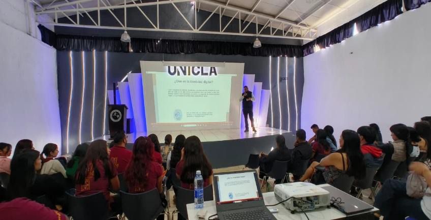 En UNICLA Zitácuaro, FGE impulsa la prevención de delitos cibernéticos.