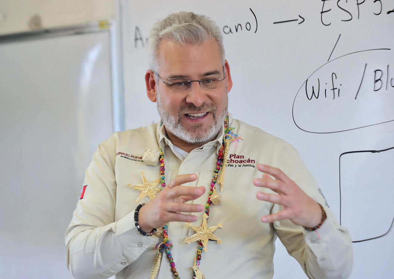 Impulsa Michoacán talento digital a través de formación especializada en Inteligencia Artificial: Bedolla.