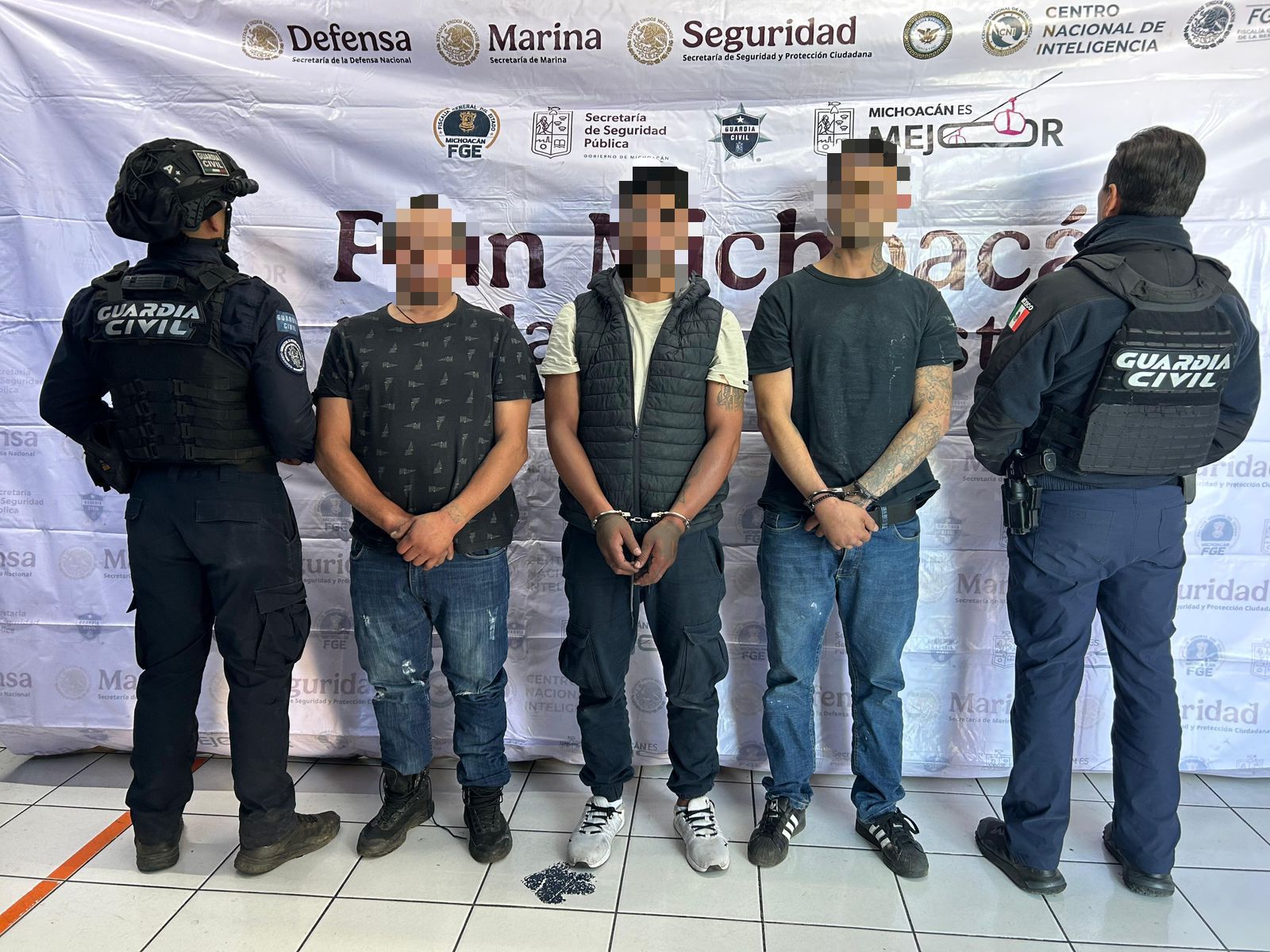 Operativos en Uruapan dejan 5 detenidos por posesión de droga y armas de fuego: SSP