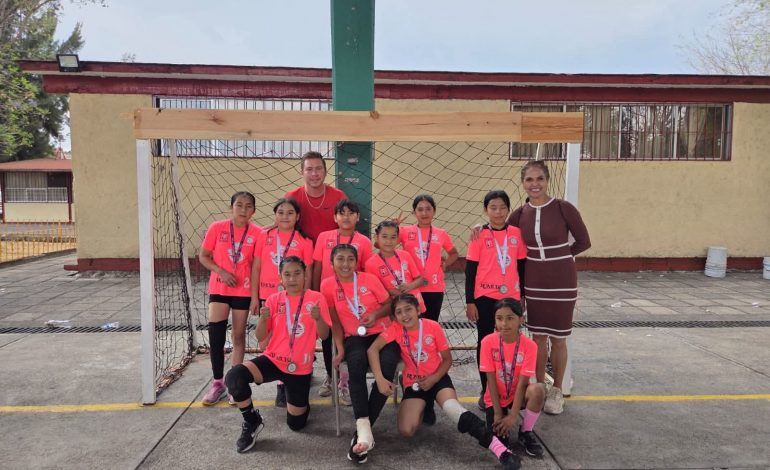 Equipo de la primaria José Vasconcelos obtuvo 2do lugar estatal Michoacán handball femenil