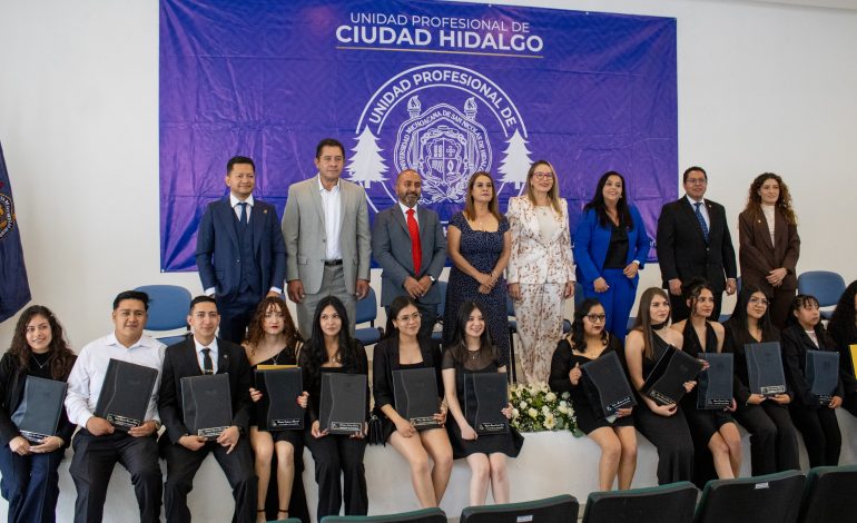 Se gradúan en Licenciatura en Contaduría de Unidad Profesional