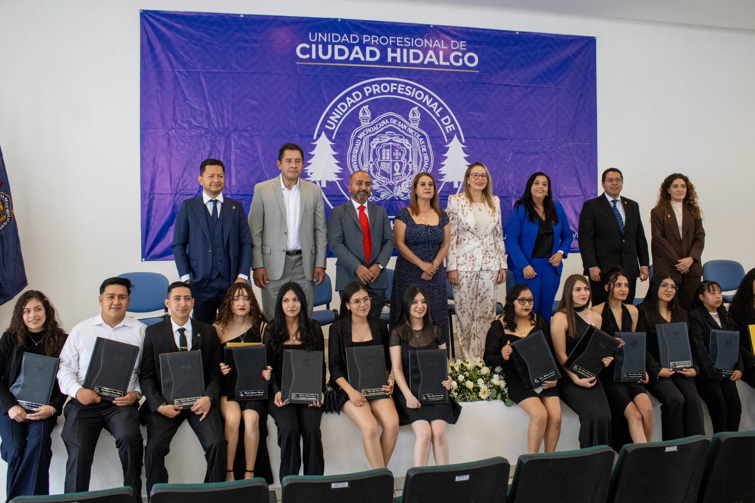 Se gradúan en Licenciatura en Contaduría de Unidad Profesional