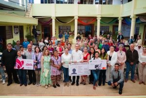 Semigrante impulsa el reencuentro familiar con entrega de visas