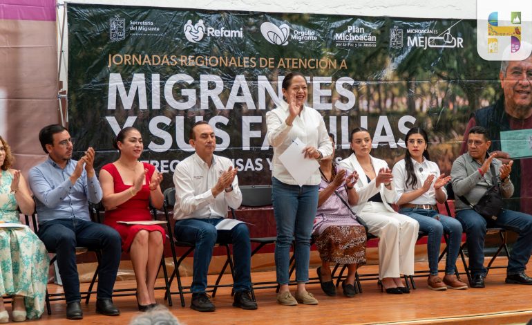 Jeovana Alcántar  acompañada del Mtro. Antonio Soto Sánchez encabezó la Entrega de Visas, Tarjetas FINABIEN y Orgullo Migrante