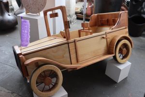 Alumnos del Icatmi Paracho triunfan en el Tianguis Artesanal de Uruapan