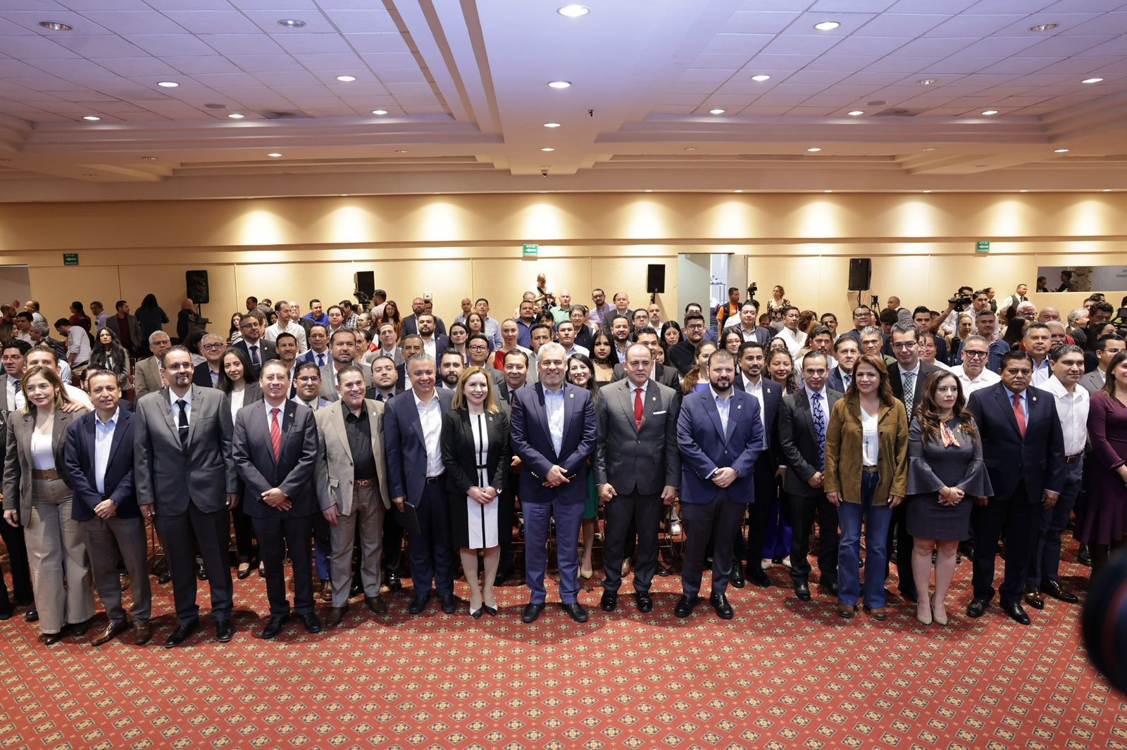 Bedolla firma decreto histórico que pone fin a la herencia de deudas en Michoacán