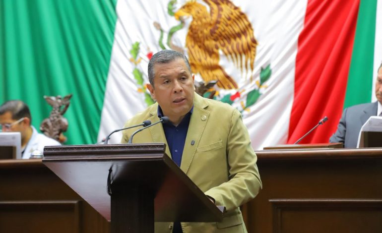 Celebra Barragán aprobación de reforma que planteó para regular el uso de celulares en primaria y secundaria