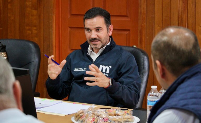 Yankel Benítez se reúne con CFE para regularización de servicio a colonias