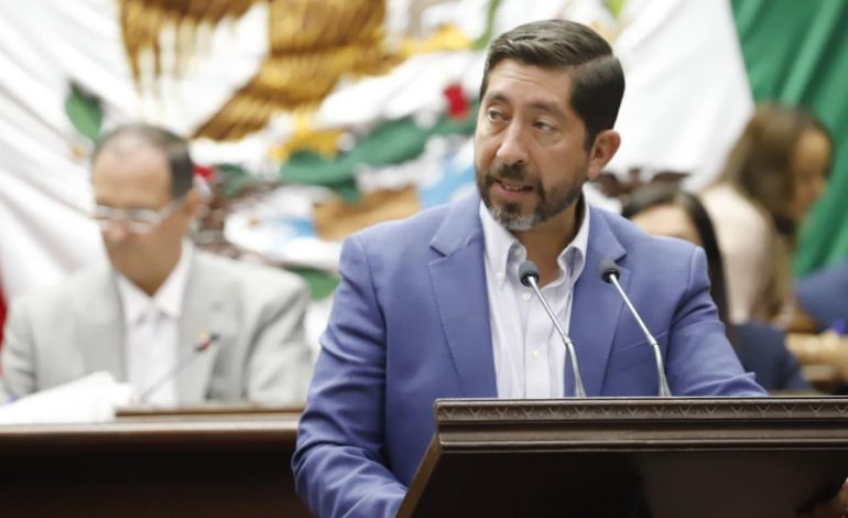 Aprueba el Congreso reforma integral en salud mental; reconocen a médicos internos y residentes como población prioritaria: Abraham Espinoza Villa