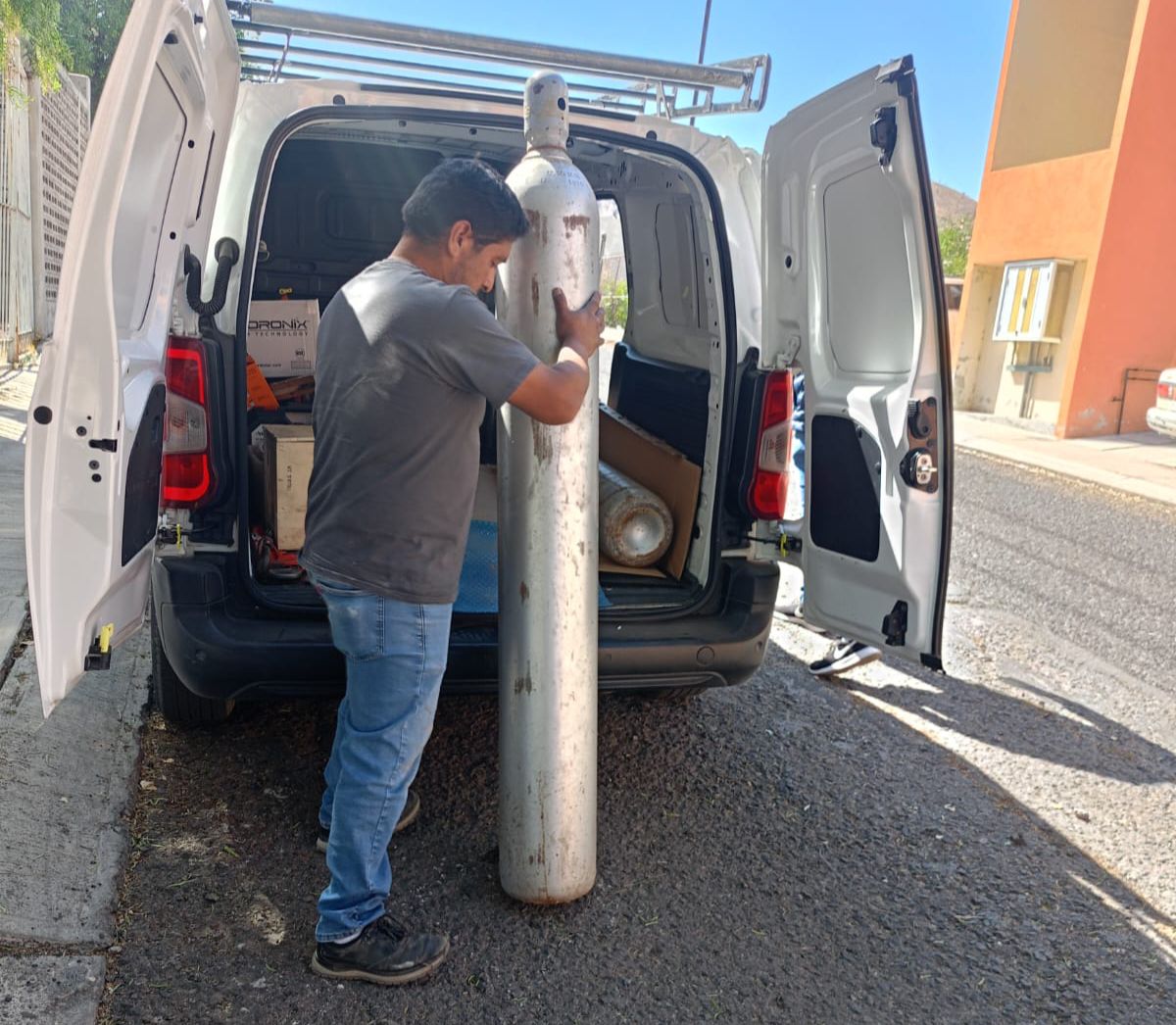 Ceac asegura y destruye contenedores de gas cloro en Tarímbaro