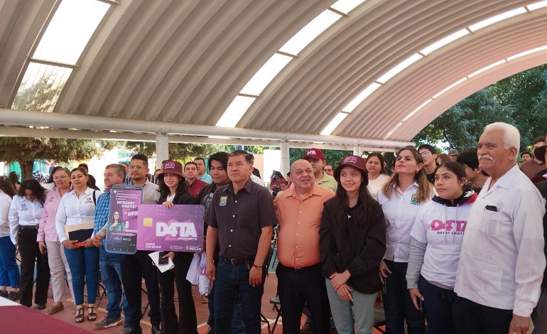 Cecytem entrega chips del Programa D4TA a estudiantes de 11 planteles