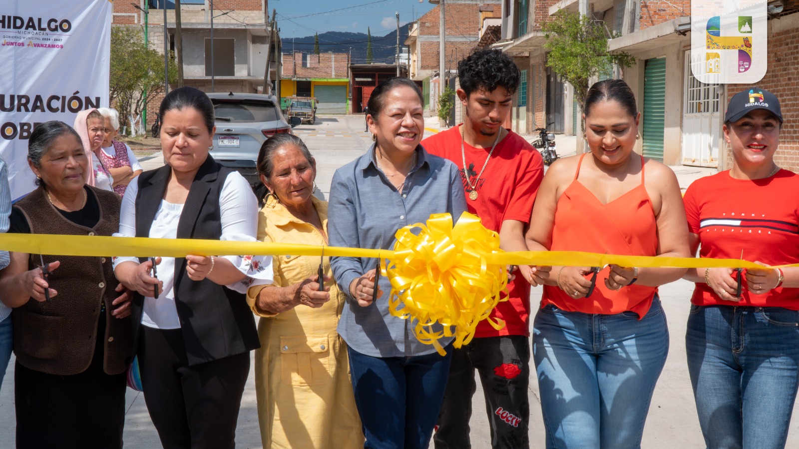 Jeovana Alcántar inauguró la segunda etapa de la pavimentación hidráulica de la Calle Miguel Dominguez de la Colonia Francisco Villa así como la rehabilitación del parque de la misma colonia