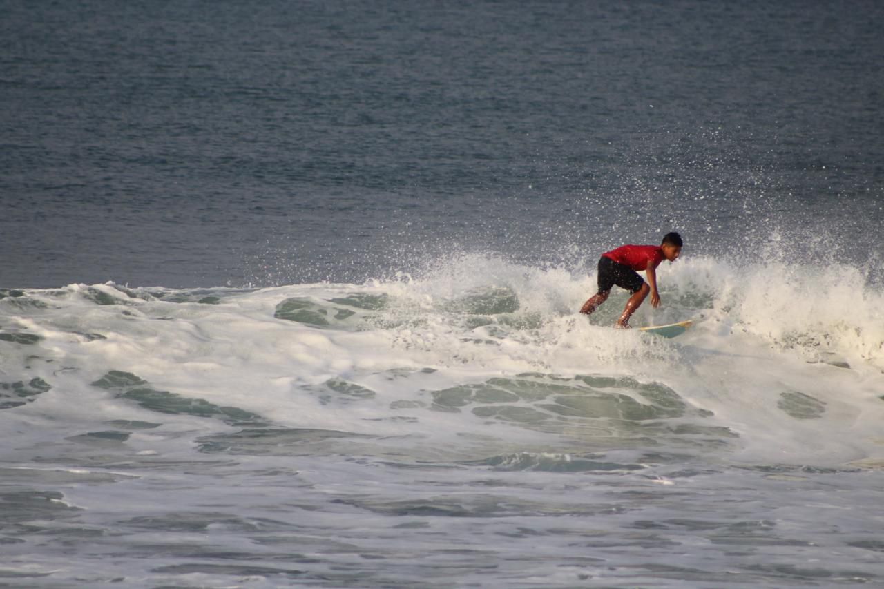 La meta es el oro; más de 50 atletas compiten en selectivos de boliche y surf: Cecufid