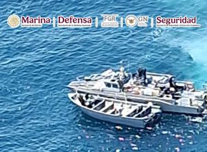 Se realizó la detención de seis presuntos infractores de la ley a bordo de una embarcación menor con tres motores fuera de borda