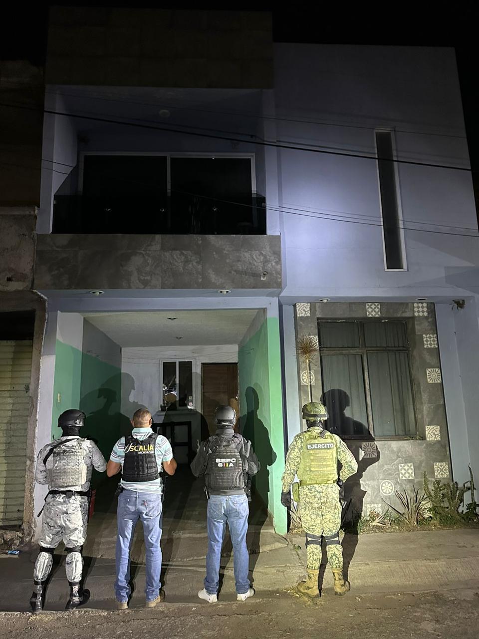 En cateo FGE asegura más de 300 dosis de metanfetamina y detiene a un hombre