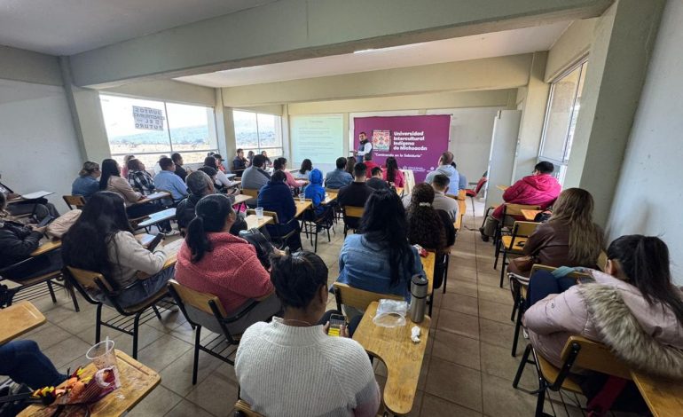 Fiscalía General promueve el uso seguro de redes sociales a 130 estudiantes de la Universidad Intercultural Indígena de Michoacán
