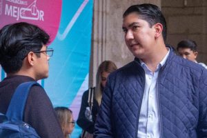 Ijumich instala módulos informativos para facilitar registro al programa de internet gratuito.