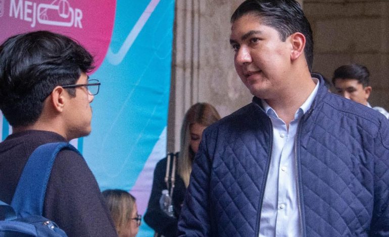 Ijumich instala módulos informativos para facilitar registro al programa de internet gratuito.