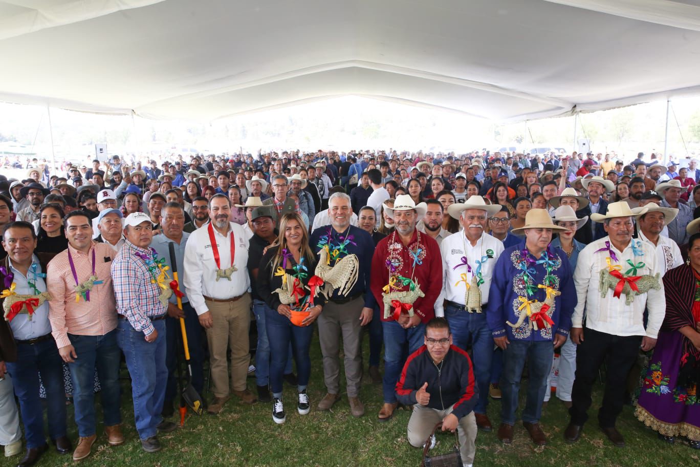 Arranca Bedolla programa de mil empleos temporales para el rescate del lago de Pátzcuaro.