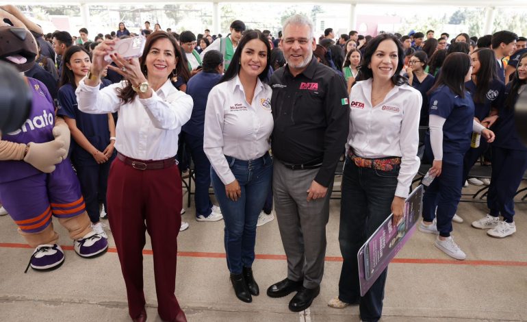 Convoca Bedolla a jóvenes de Uruapan a conectarse gratis a internet con Programa Data