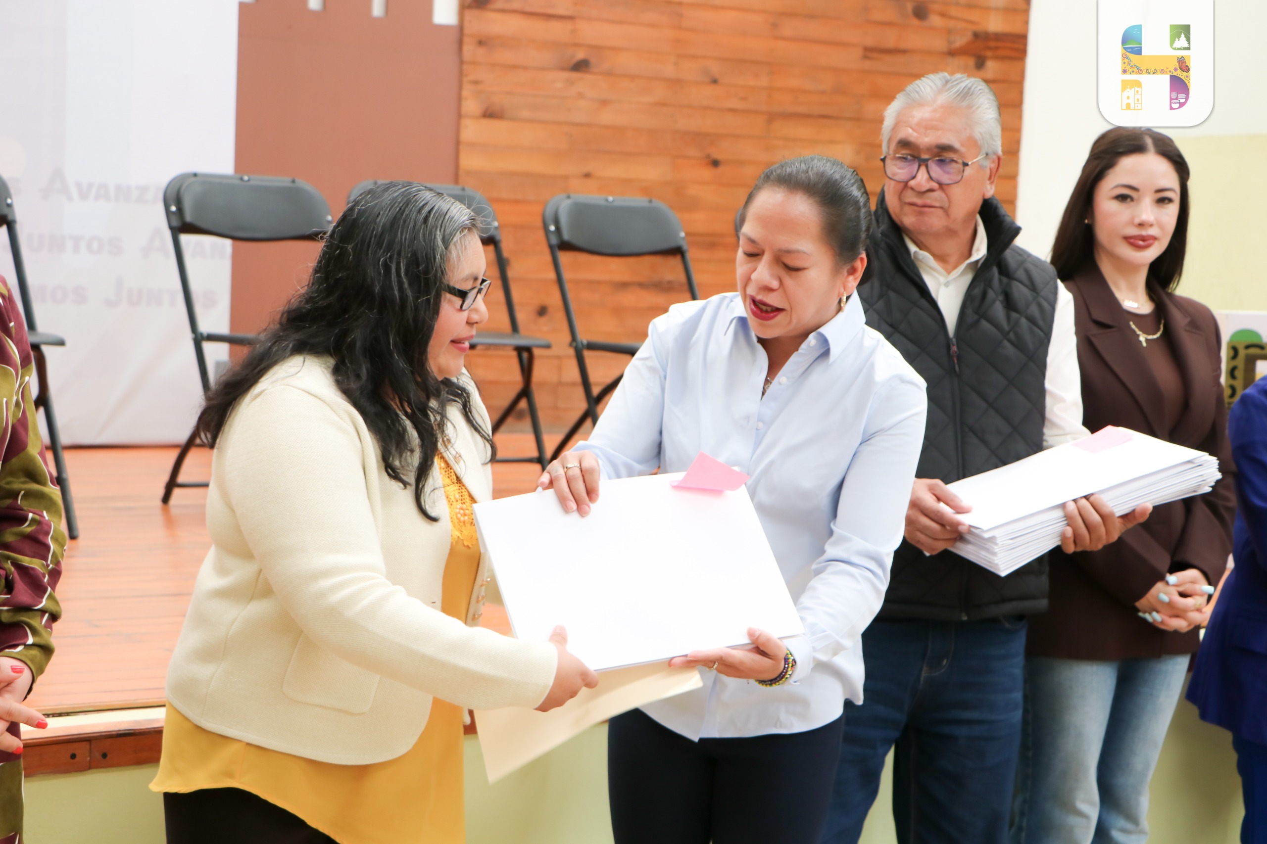 Ayuntamiento de Hidalgo entrega títulos de propiedad a 50 familias, garantizando certeza jurídica y patrimonio familiar