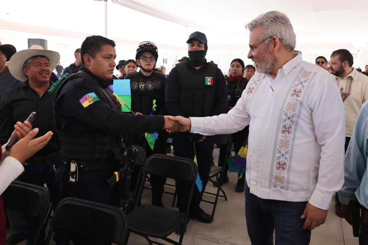 Inaugura Bedolla Cuartel Kuarichas para reforzar la seguridad en la Meseta Purépecha.