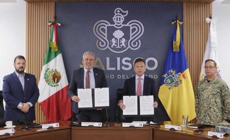 Acuerdan Michoacán y Jalisco reforzar la seguridad en municipios limítrofes.