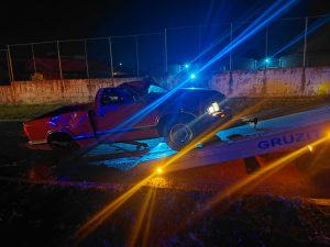 Volcadura en Circuito Sur deja a una persona sin vida y una mujer lesionada